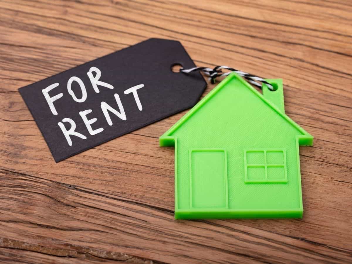 a keychain shaped like a home with a tag that says for rent